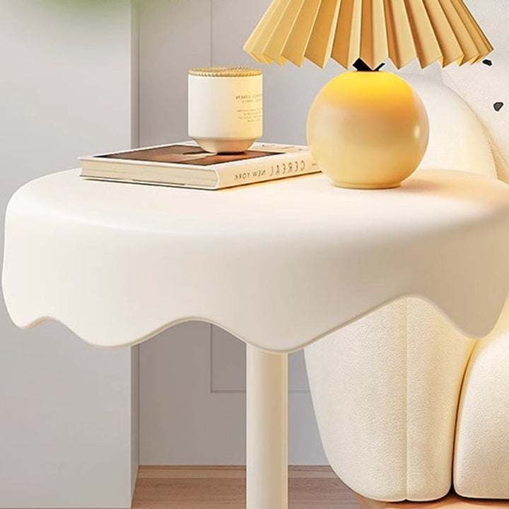 Mesa auxiliar contemporánea creativa redonda con forma de helado de PP plástico y acero al carbono para sala de estar 
