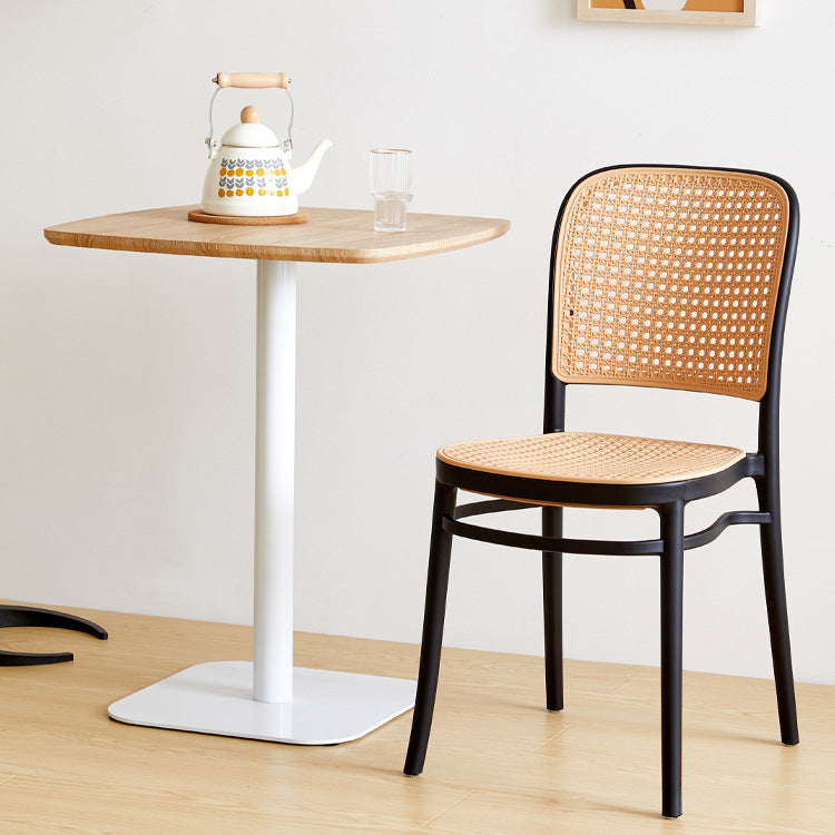 Silla de comedor de plástico de ratán cuadrada minimalista moderna para comedor 
