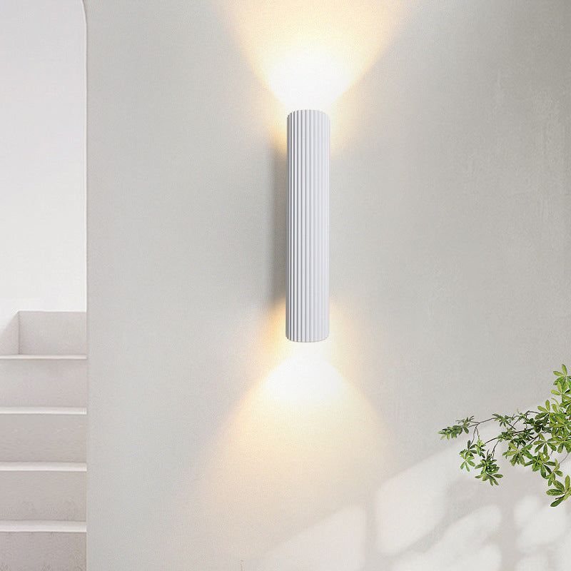 مصباح حائط LED من الألومنيوم والحديد بأسطوانة مخططة بتصميم حديث وبسيط لغرفة النوم 