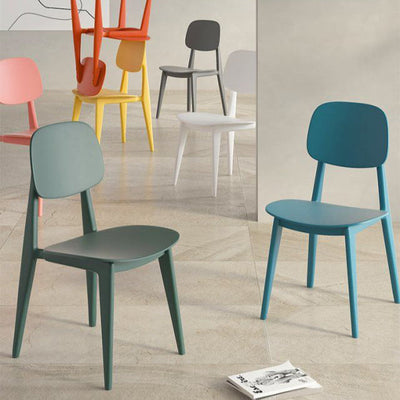 Chaise de salle à manger carrée en plastique macaron scandinave contemporaine avec dossier pour salle à manger 