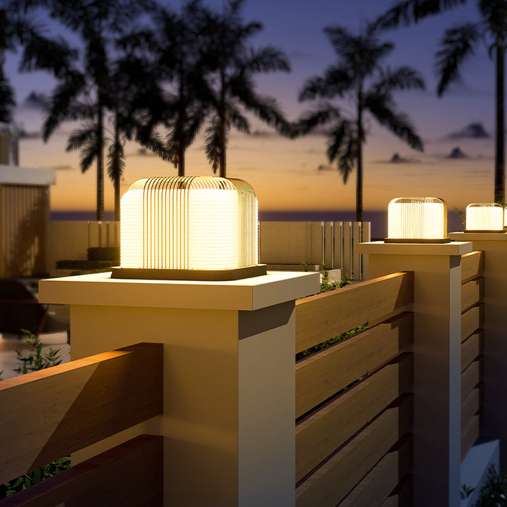 Iluminación exterior moderna de acero inoxidable impermeable solar con LED cúbico cuadrado de PE para jardín 