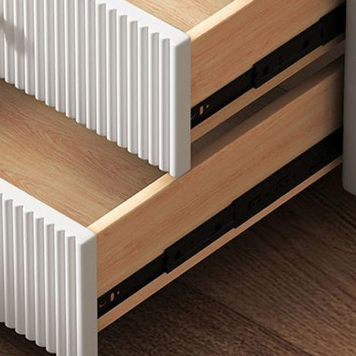 Moderner minimalistischer Nachttisch aus Kiefernholz mit rechteckiger Form, abgerundeten Ecken, Steinplatte, Mikrofaserleder und Edelstahl, 3 Schubladen, für das Schlafzimmer 