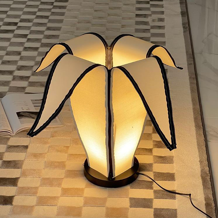 مصباح طاولة حديث بتصميم إبداعي من هاردوير فابريك موز 1-لايت لغرفة النوم 