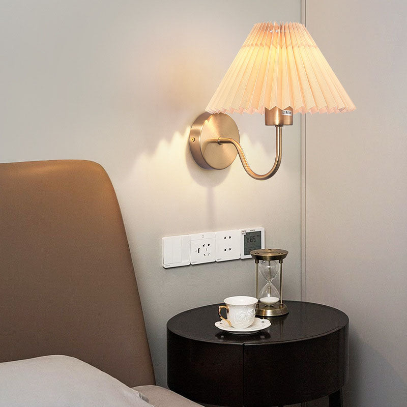 Lámpara de Aplique de Pared de 1 Luz de Tela de Hierro con Base de Disco Plisado Minimalista Moderna para Dormitorio 
