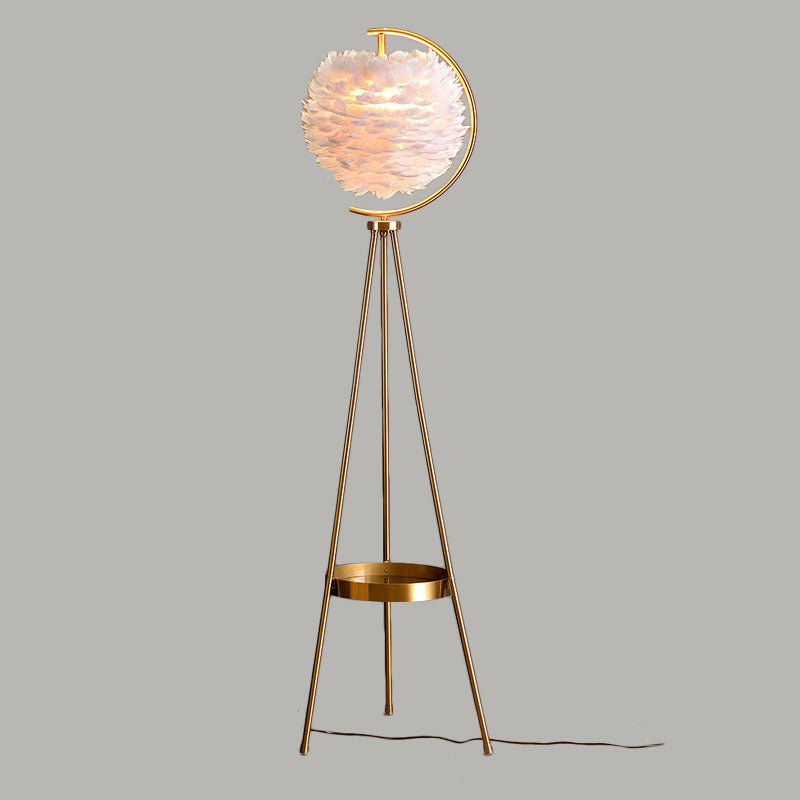 Zeitgenössische kreative Eisenfeder-Stativ Stehlampe mit 1 Licht für das Schlafzimmer 