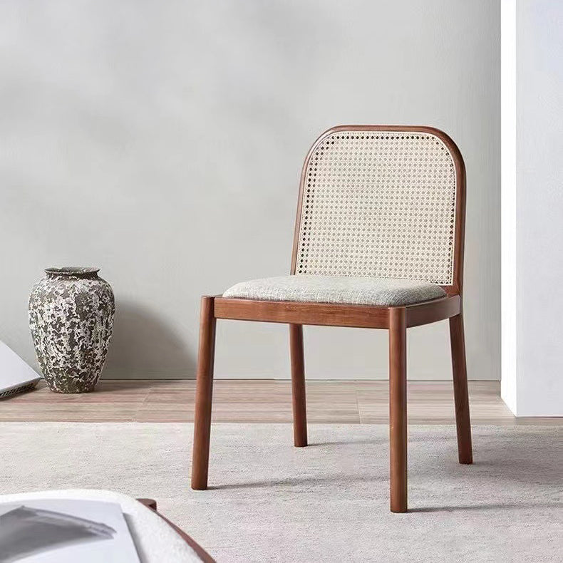 Silla de comedor de espuma de tela de madera tejida cuadrada tradicional china con respaldo y cuatro patas para comedor 