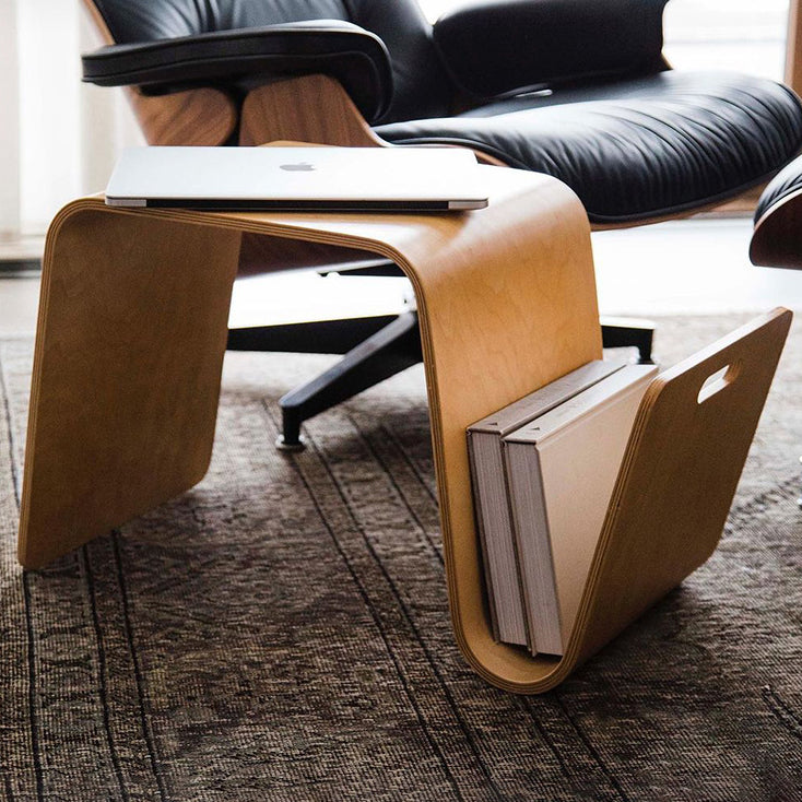 Zeitgenössischer skandinavischer N-förmiger quadratischer Beistelltisch aus massivem Holz mit 1 Ebene für das Wohnzimmer 