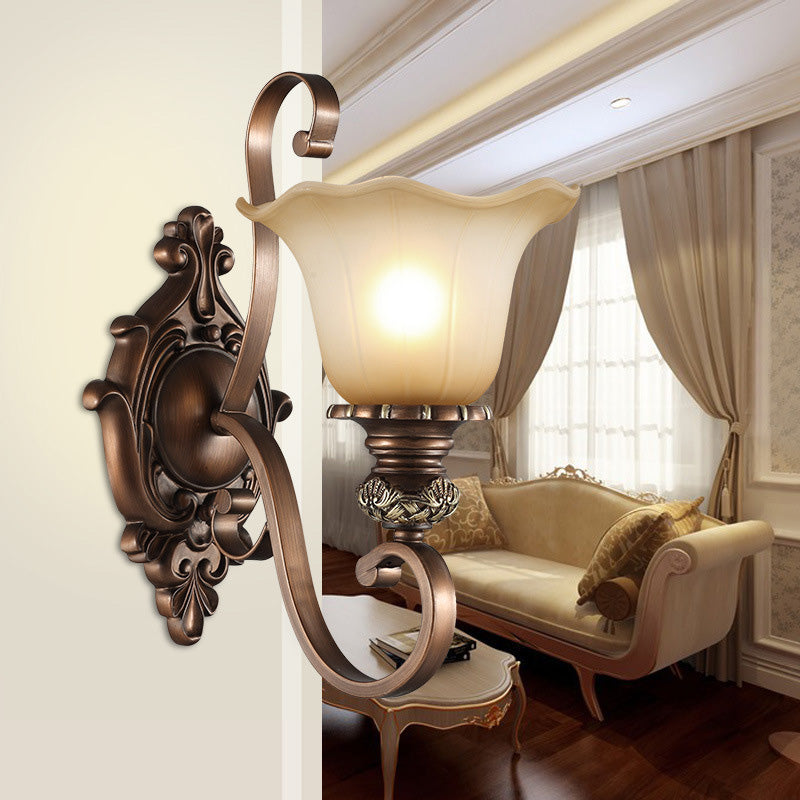 Traditionelle rustikale Milchglas-Blumenschirm-Eisen-Harz-1/2-Licht-Wandleuchter-Lampe für Schlafzimmer 