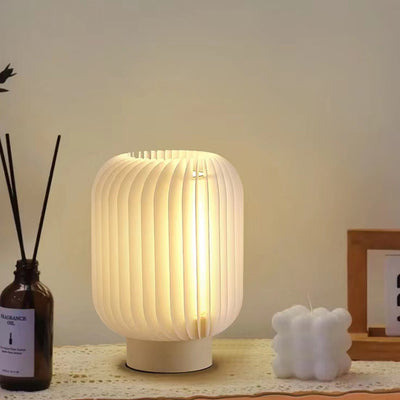 مصباح طاولة LED بقاعدة من الحديد والأكريليك والقماش بتصميم دائري بسيط وعصري لغرفة النوم 