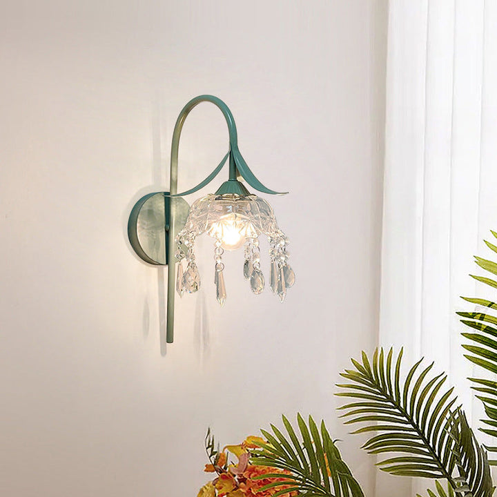 Applique murale contemporaine créative en fer avec abat-jour en verre en forme de fleur de lotus et cristal à 1 lumière pour salon 