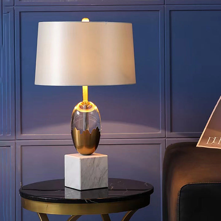 Moderne Art Deco Stoff Kristall Marmor Basis 1-Licht Tischlampe für Schlafzimmer 