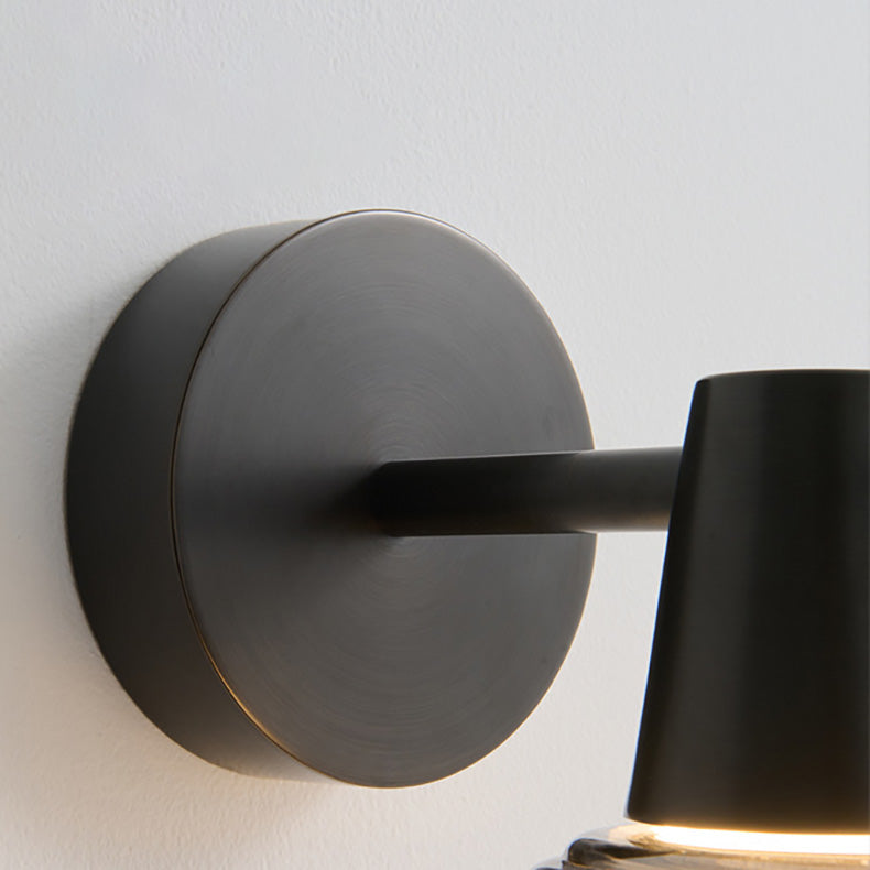 Zeitgenössische nordische Vollkupfer Acryl konische LED Wandleuchte Lampe für Wohnzimmer 