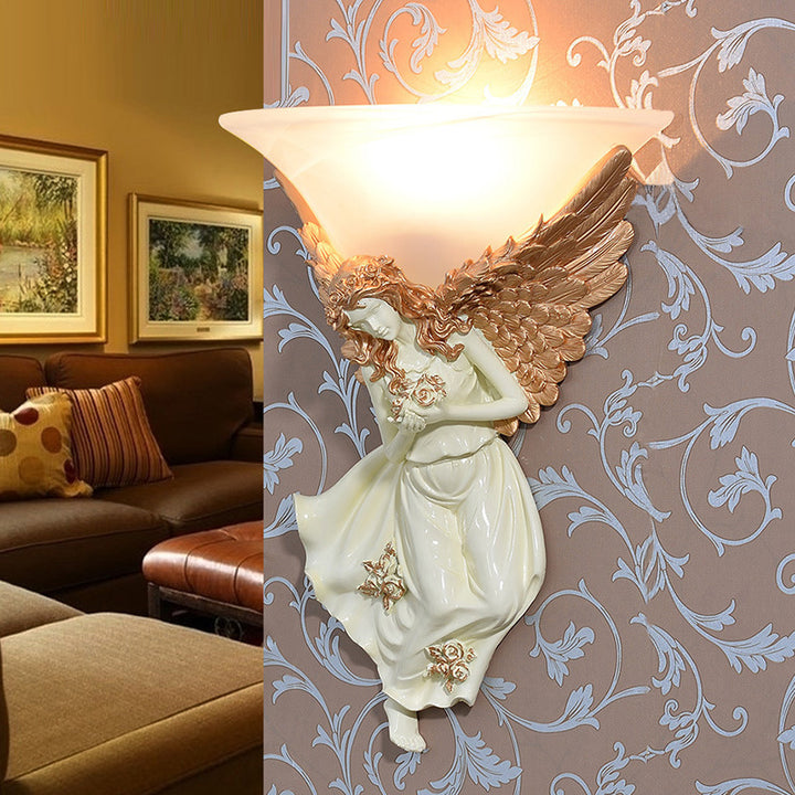 Traditionelle europäische Harz Engel Flügel Glas Tasse Schatten 1-Licht Wandleuchte Lampe für Wohnzimmer 