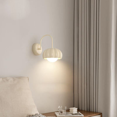 Moderne minimalistische cremefarbene ovale Wandleuchte aus Kunstharz PE mit 1 Licht für Schlafzimmer 