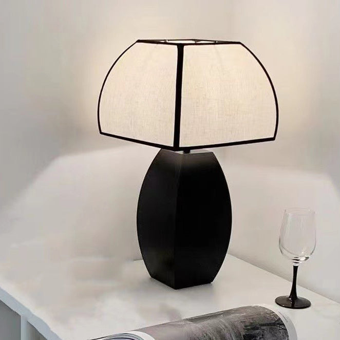 Zeitgenössische Vintage Vierecksäule Eisen Stoff 1-Licht Tischlampe für Schlafzimmer 