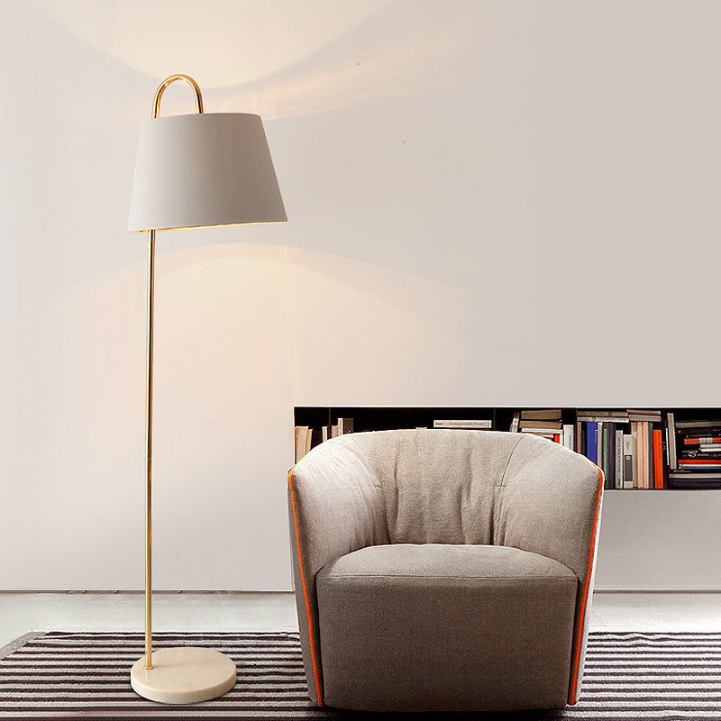 Nordic Modern Einfarbig Stoffschirm Marmor 1-Licht Stehende Stehlampe 
