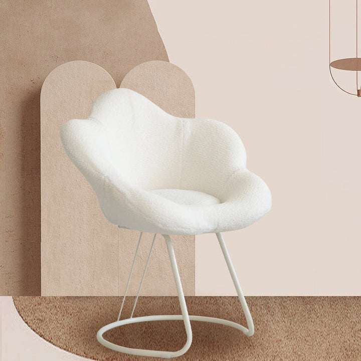 Moderner kreativer runder Schminkhocker mit Rückenlehne aus Sherpa-Stoff und Metall in Blumenform für das Schlafzimmer 