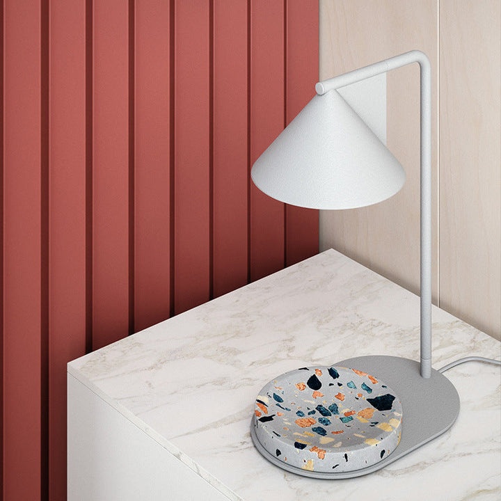 Lámpara de mesa de cera derretida de hierro nórdico contemporáneo con pantalla cónica de terrazo de 1 luz para sala de estar 