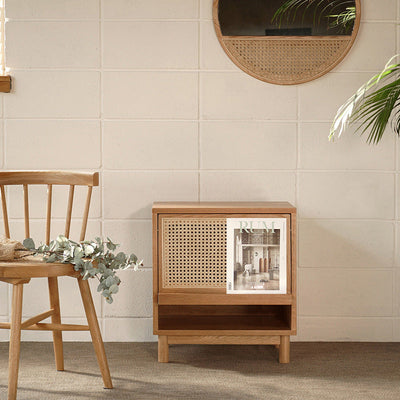Zeitgenössischer nordischer rechteckiger Holz-Rattan-Beistelltisch mit 1 Schublade für das Wohnzimmer 