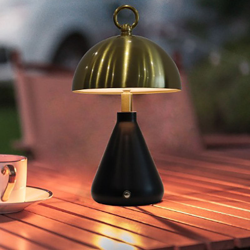 Lampe de table LED en acrylique avec base en métal en forme de cône champignon rond nordique contemporain pour salon 