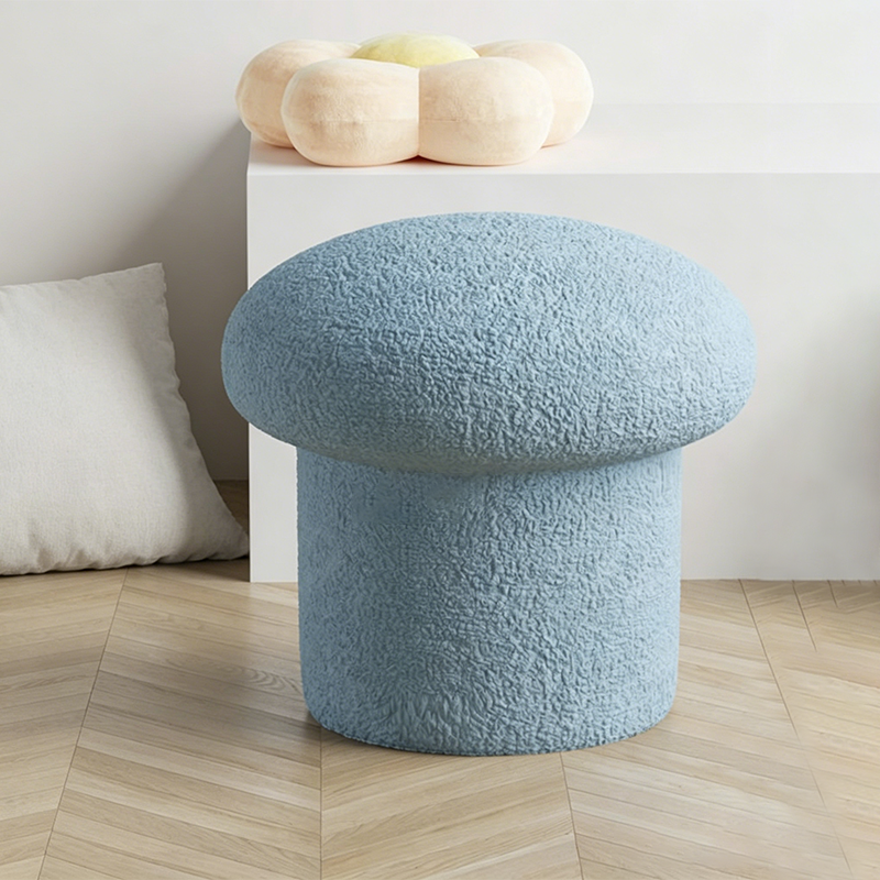 Moderner minimalistischer Zylinder-Hocker in Pilzform aus Sherpa-Fleece und Holz für den Schminktisch im Schlafzimmer 