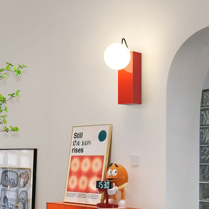 Applique murale contemporaine nordique en fer crème cuboïde déplaçable avec abat-jour sphérique magnétique 1 lumière pour chambre 
