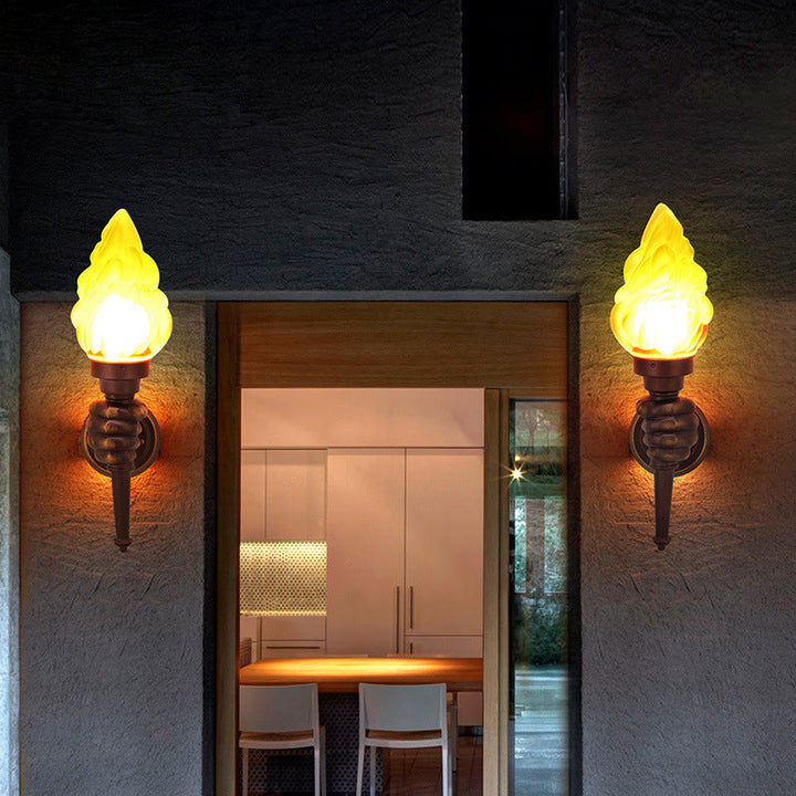 Lampe murale extérieure contemporaine créative en aluminium et verre avec une torche à main 1 lumière pour jardin 