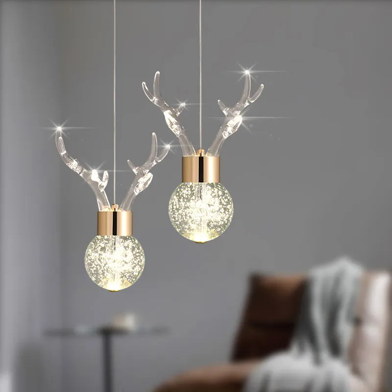 Suspension LED contemporaine en acrylique créatif avec bois de cerf et boule de cristal pour salon 