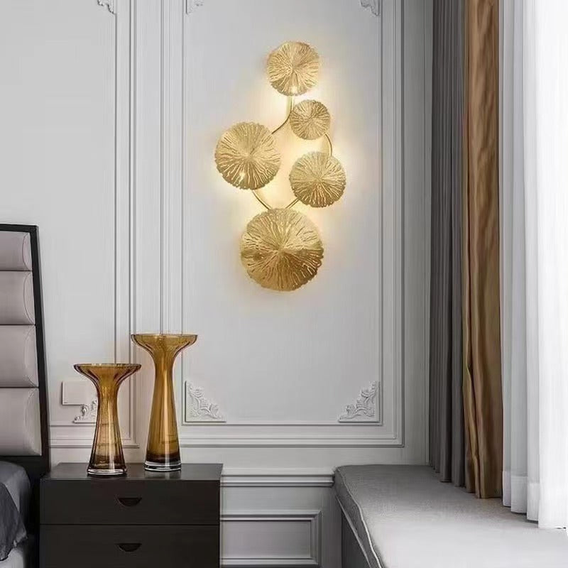 Applique murale moderne de luxe en forme de feuille de lotus en acier inoxydable avec 5 lumières pour le salon 