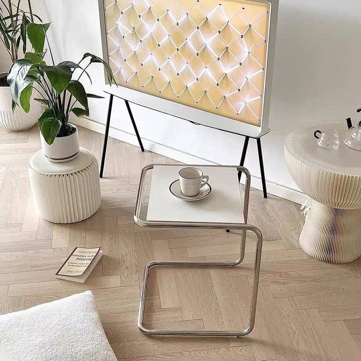 Moderner minimalistischer rechteckiger C-förmiger Beistelltisch aus MDF und Edelstahl für das Wohnzimmer 