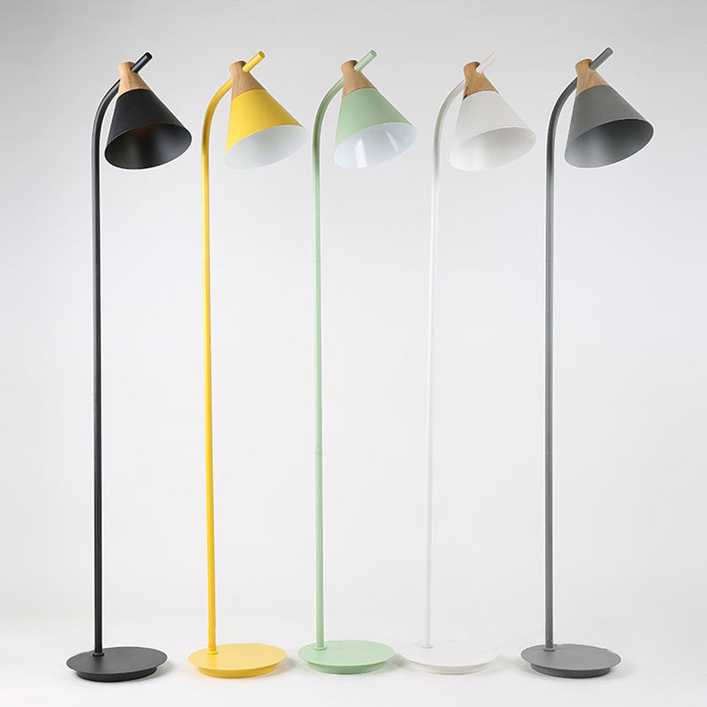 Lampadaire sur pied à 1 lumière avec abat-jour conique macaron créatif nordique 