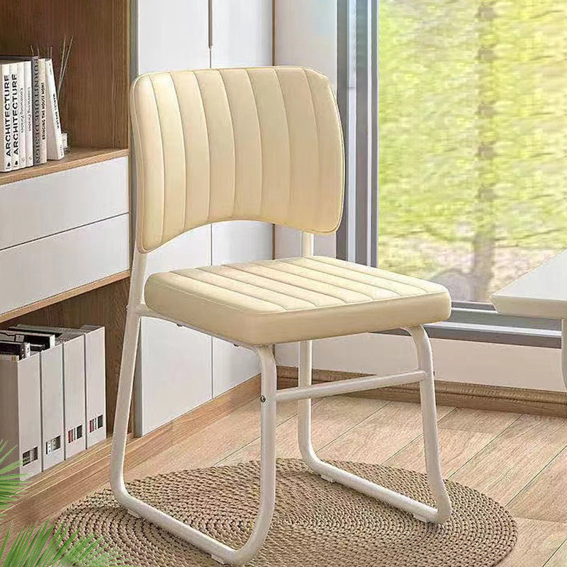 Chaise de bureau empilable en cuir PU carrée minimaliste moderne avec dossier pour la maison et le bureau 