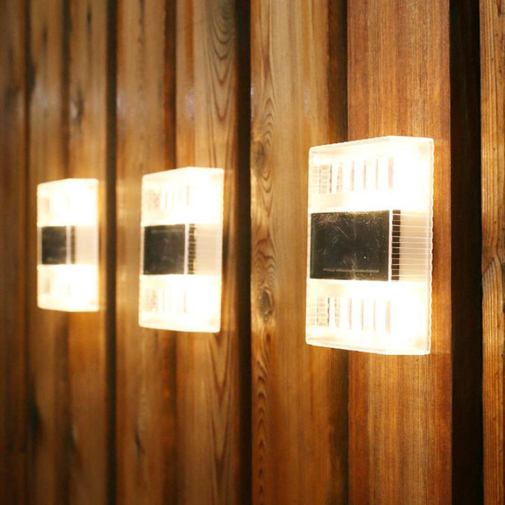 Moderne solarbetriebene auf- und abwärts beleuchtete LED-Wandleuchte für den Außenbereich 