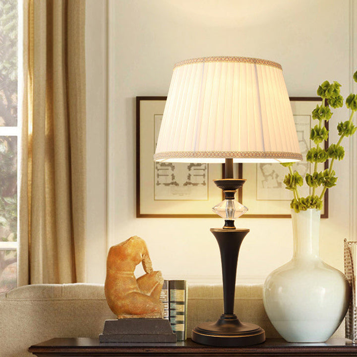 Lampe de table à 1 lumière avec abat-jour en tissu plissé vintage traditionnel et base en fer pour chambre à coucher 