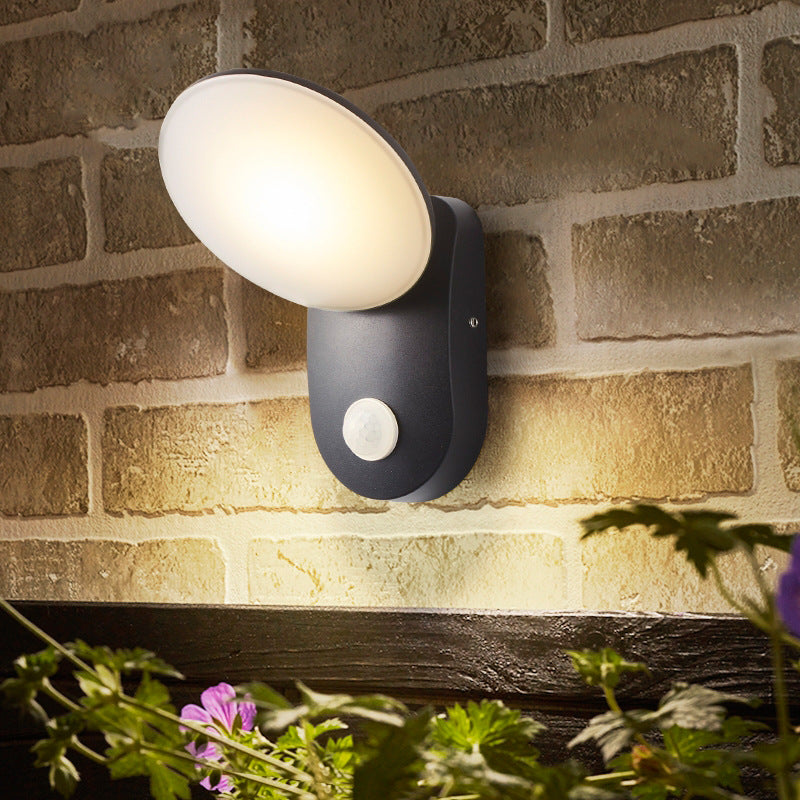 Zeitgenössische industrielle wasserdichte Aluminium-PC-Rundschirm-LED-Wandleuchte für den Garten 