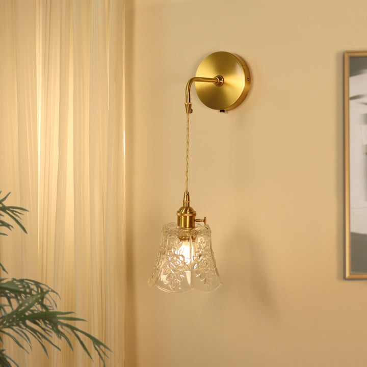 Applique murale traditionnelle française en laiton sculpté avec verre à 1 lumière pour chambre 