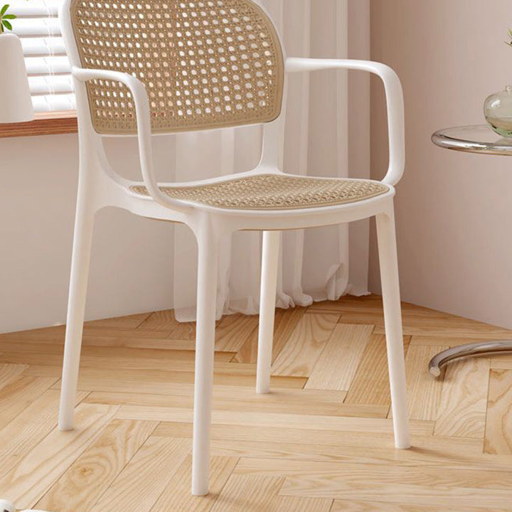 Chaise de salle à manger contemporaine nordique carrée en plastique imitation rotin avec dossier et accoudoirs pour salle à manger 