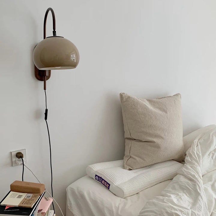 Applique murale contemporaine créative demi-ronde en bois et verre avec 1 lumière pour chambre à coucher 