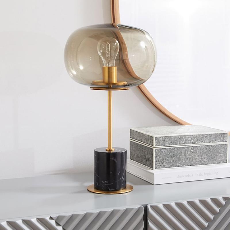 Lampe de table moderne minimaliste à une lumière avec base en marbre cylindrique et boule ronde en fer et verre pour salon 