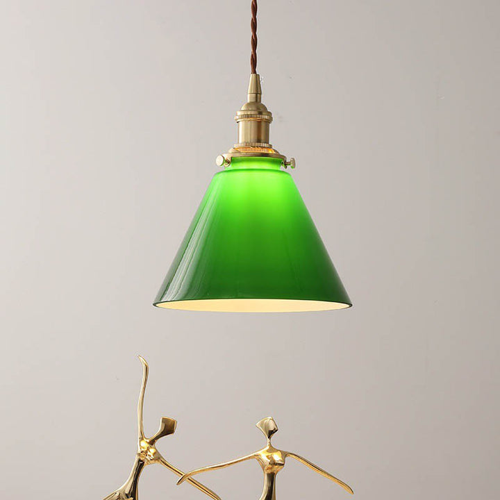 Luminaire suspendu contemporain rétro à 1 lumière en verre et cuivre à cône vert pour le salon 