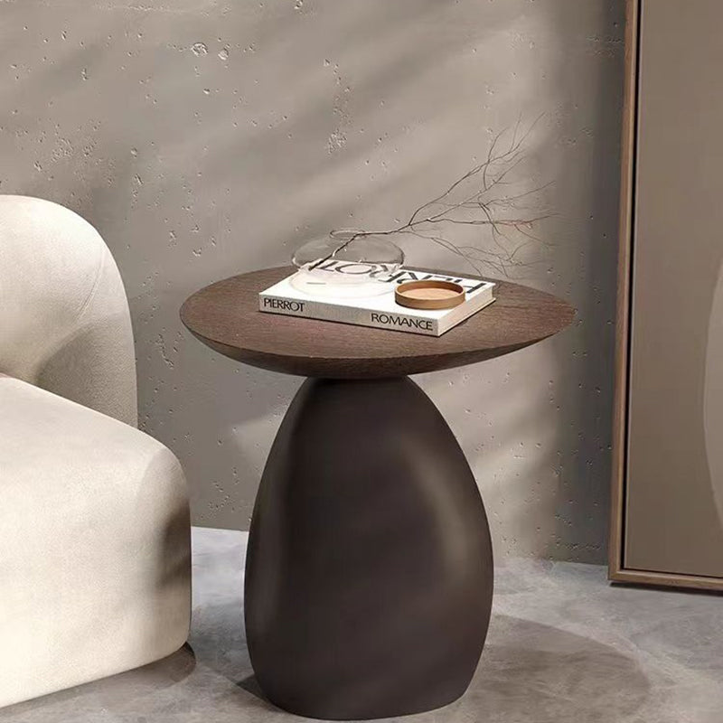 طاولة قهوة مستديرة من الراتنج بتصميم هندسي بسيط معاصر لغرفة المعيشة 