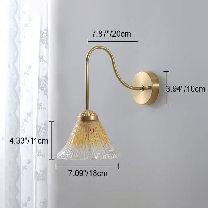 Traditionelle Vintage-Wandleuchte mit 1 Flamme aus gelbem Kegelglas und Messing für Wohnzimmer und Schlafzimmer 