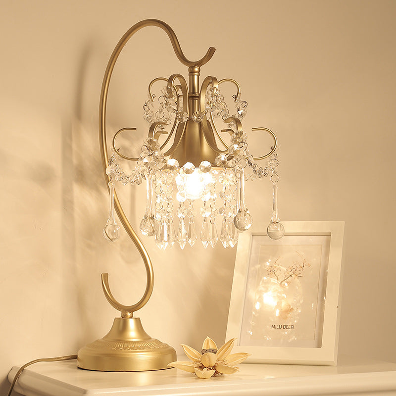 Traditionelle europäische Metall-Hardware Kristall Teardrop Anhänger Trompete 1-Licht Tischlampe für Schlafzimmer 
