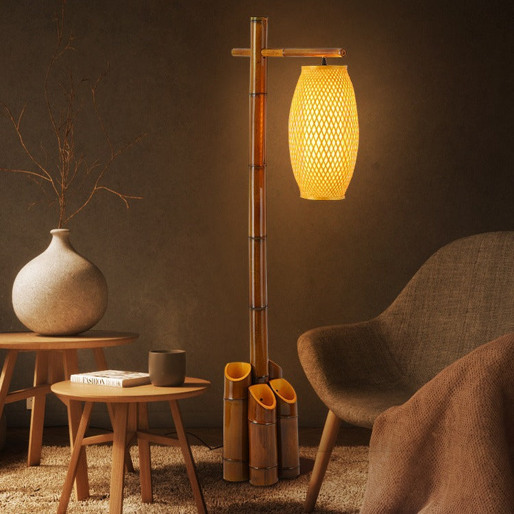 Traditionelle chinesische Bambusrohr-Weblaterne Schirm 1-Licht Stehlampe für Esszimmer 