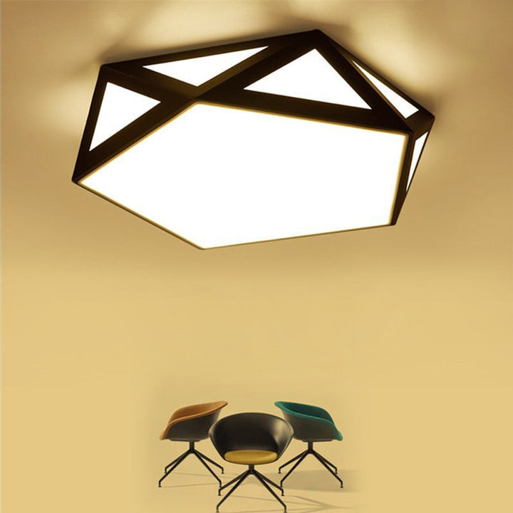 Plafonnier LED avec abat-jour acrylique ajouré et diamant de simplicité moderne pour salon 