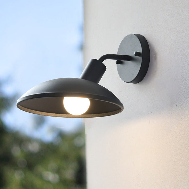 Applique murale moderne minimaliste étanche ronde en fer à 1 lumière pour patio extérieur 