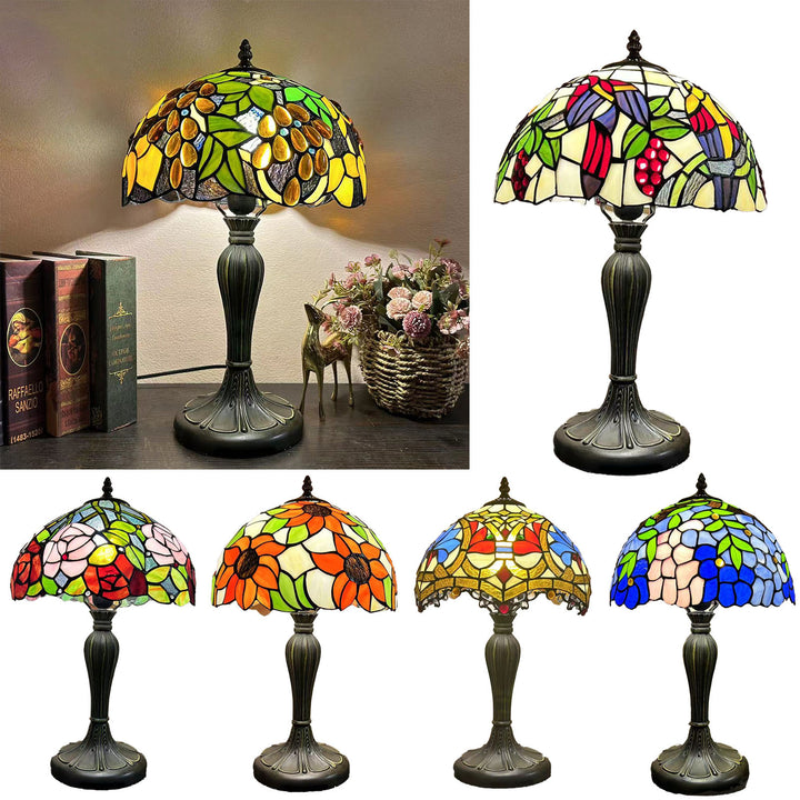 Lampe de table à 1 lumière avec dôme en verre métallique Tiffany traditionnel, motif raisin, fleur, libellule et papillon pour chevet 