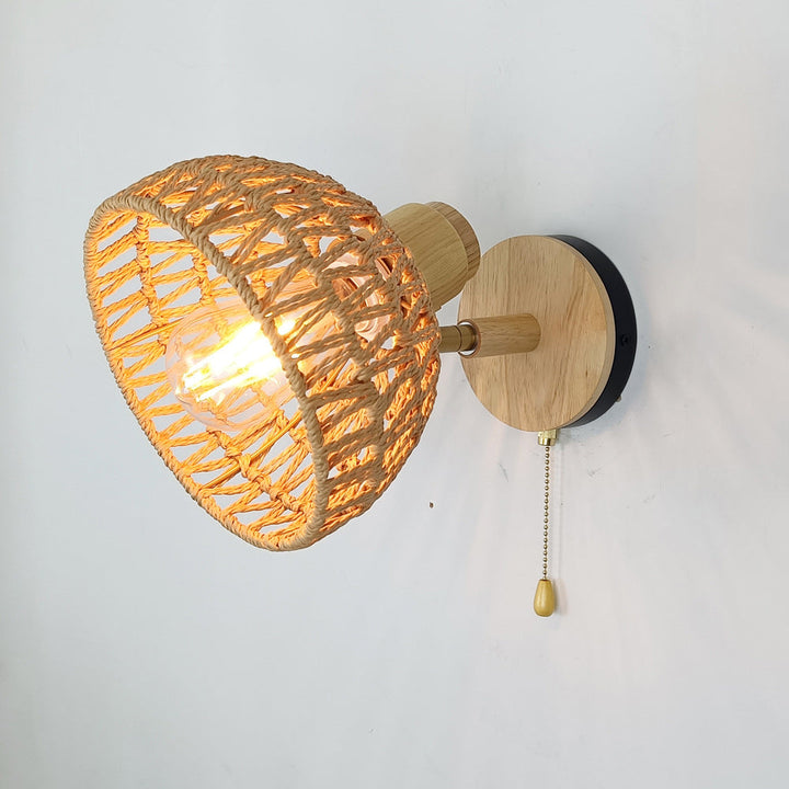 Applique murale 1 lumière en rotin tressé en papier traditionnel de ferme avec dôme ajouré pour chambre à coucher 