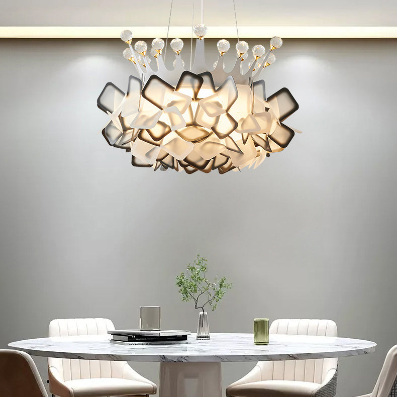 Zeitgenössische kreative Hardware Crown Decor PVC Petal Shade LED Pendelleuchte für Wohnzimmer 