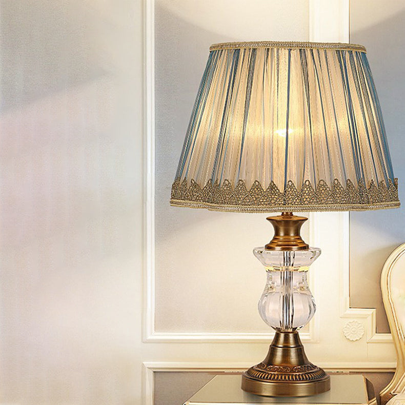 Traditionelle europäische Zylinder-Hardware-Kristallgewebe-1-Licht-Tischlampe für Schlafzimmer 
